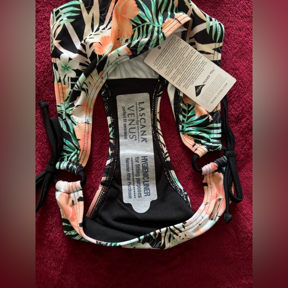 🌺New LASCANA VENUS swimsuit - Picture 5 of 6